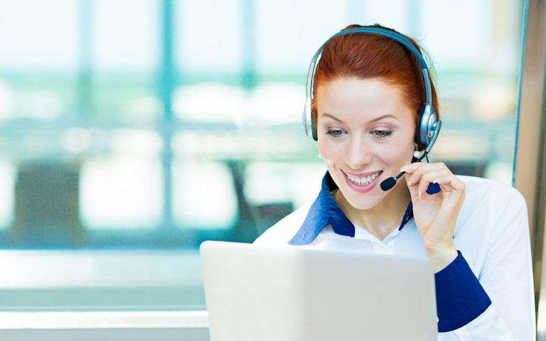 Vrouw in call center