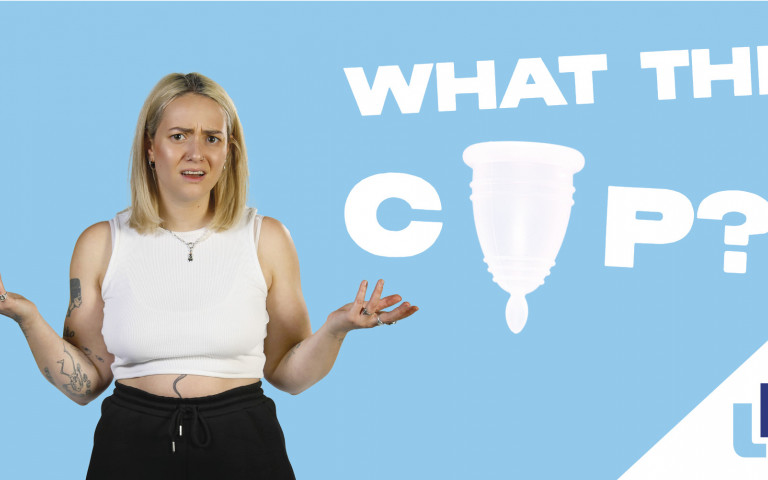 Vrouw vraagt zich af wat een menstruatiecup is