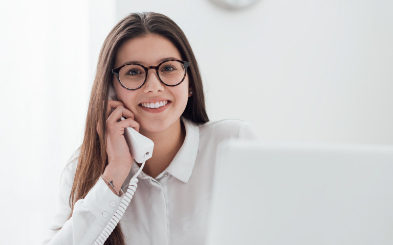 kantoor_medewerker_vacature_job_back_office_bureau_telefoon_bellen