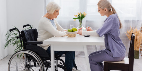 ML Hainaut-Namur - vieille dame dans fauteuil roulant injection Diabete