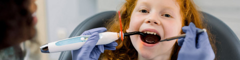 fille chez le dentiste