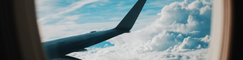 Wolken vanuit een vliegtuig in de lucht