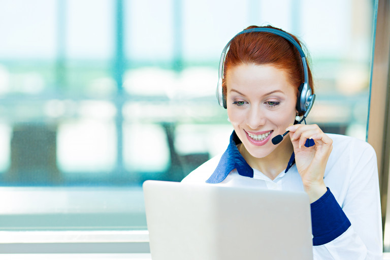 Vrouw in call center