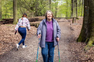 Anne-Marie se promène dans les bois